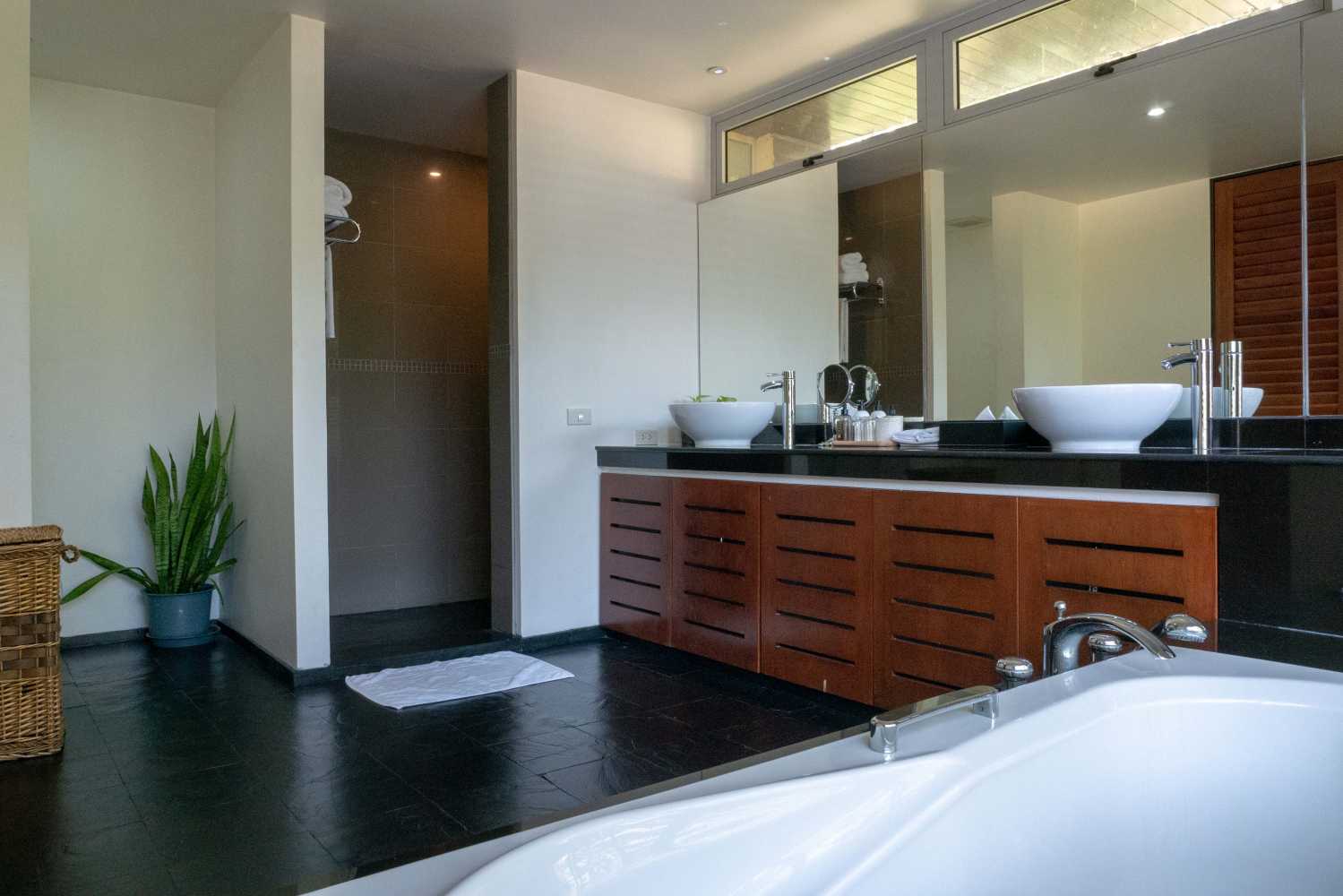 Property image - full photo 28