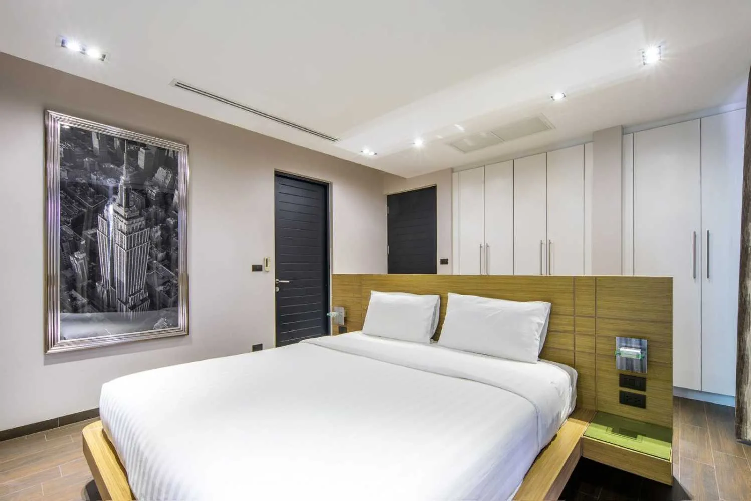 Property image - full photo 10