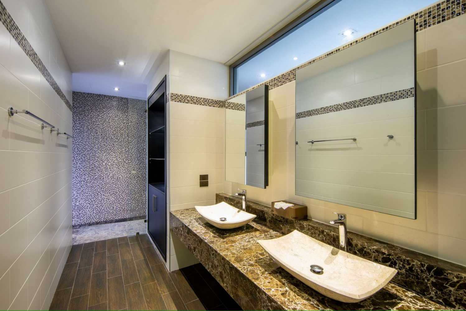 Property image - full photo 11