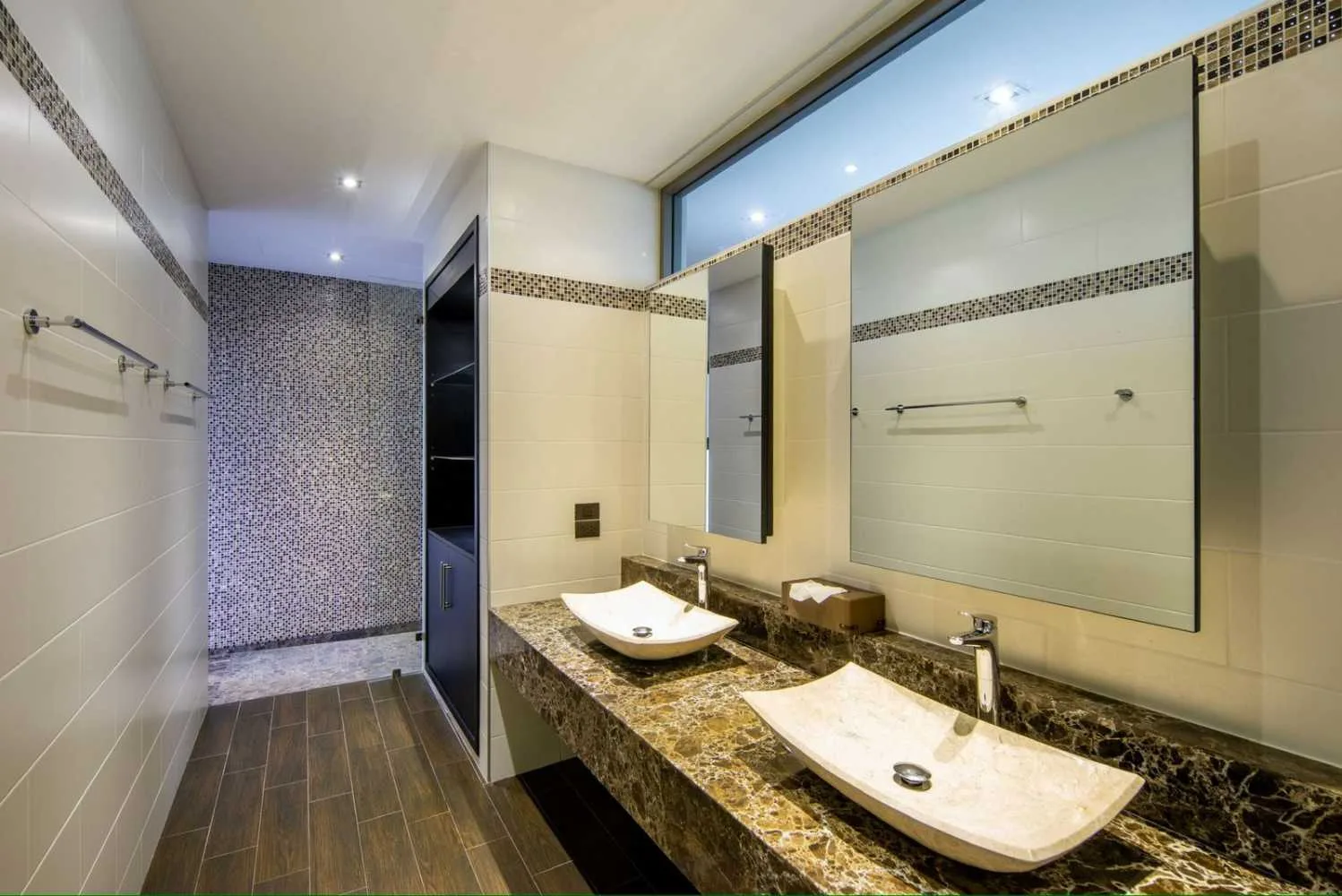 Property image - full photo 11
