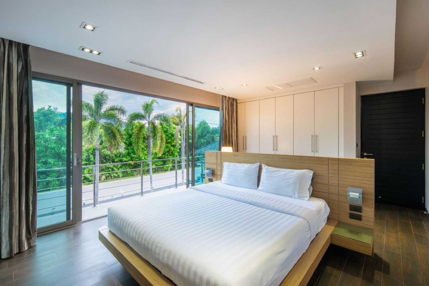 Property image - full photo 12