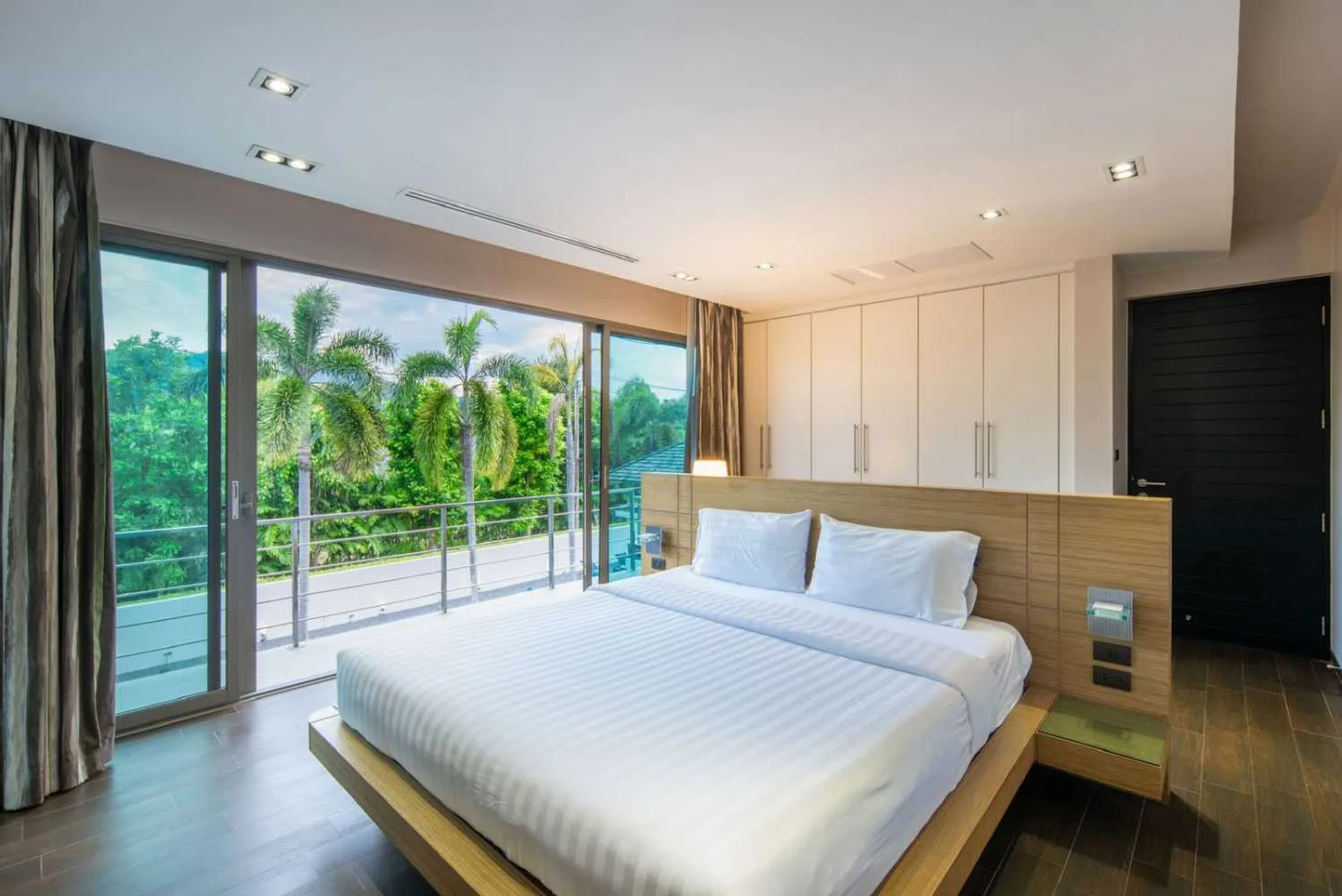 Property image - full photo 12