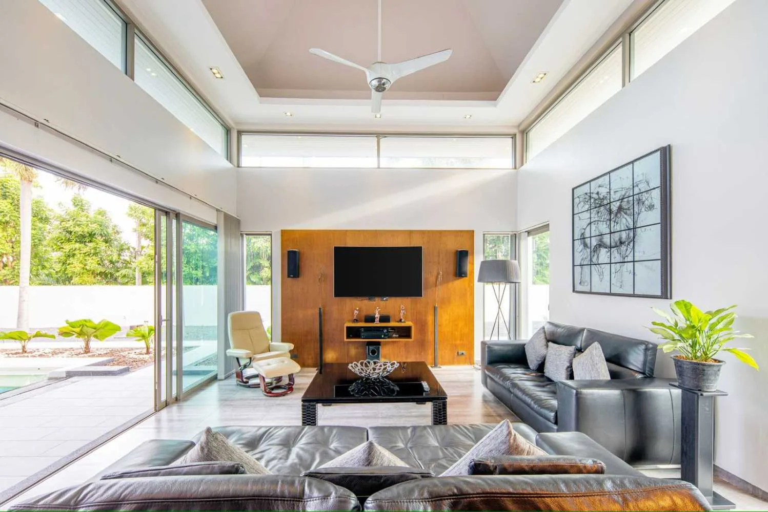 Property image - full photo 4