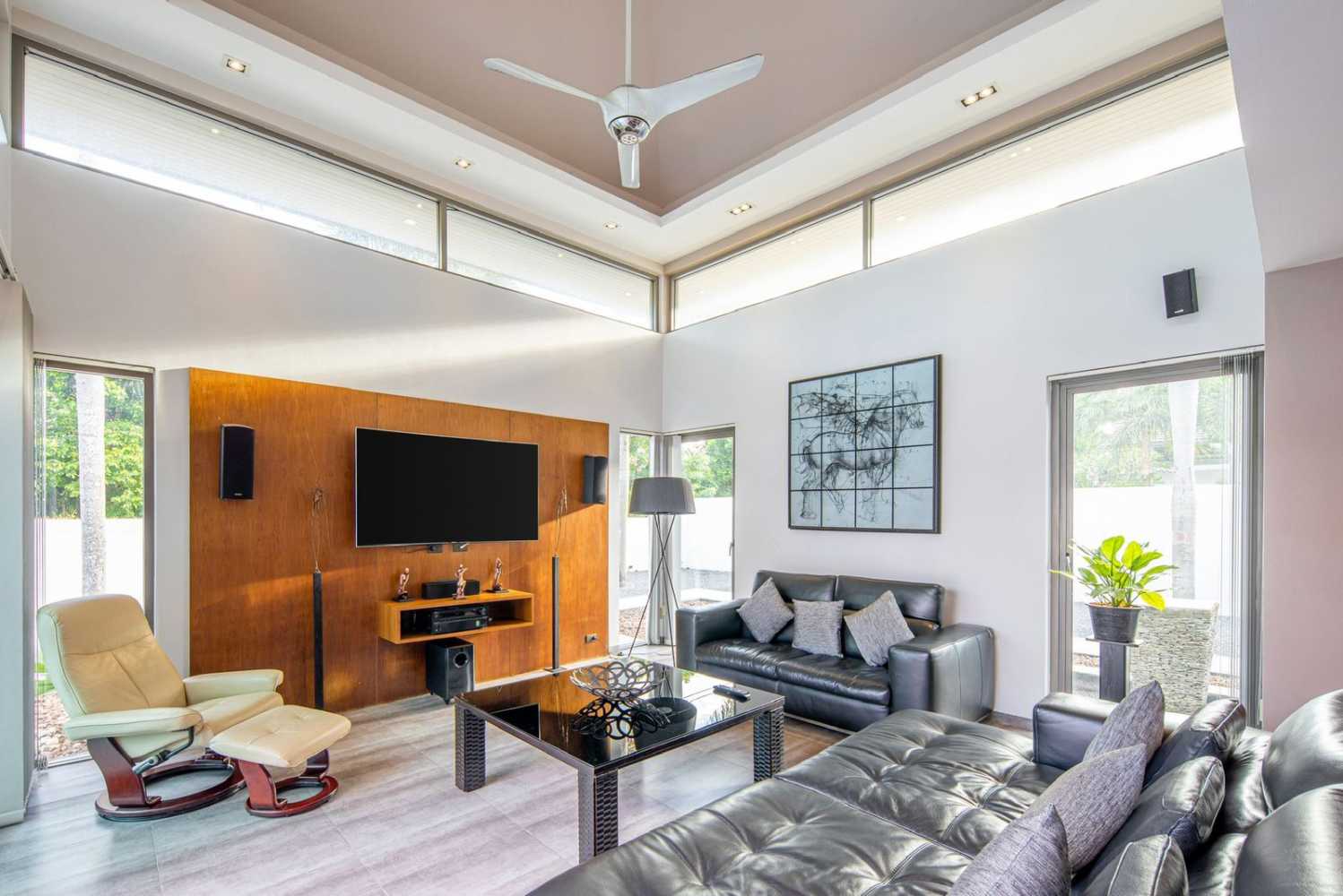 Property image - full photo 5