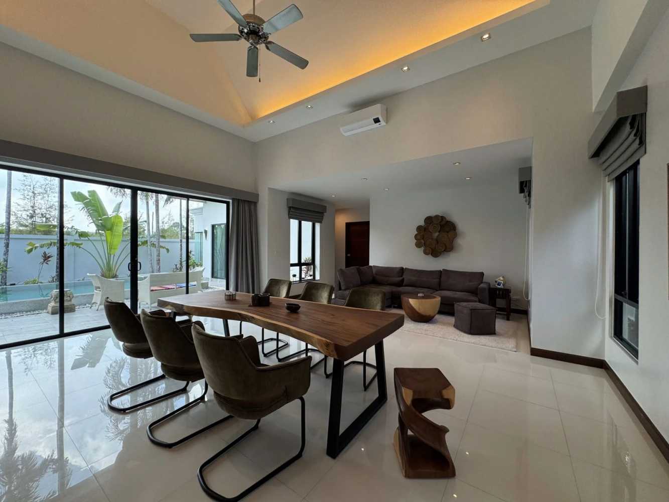 Property image - full photo 11