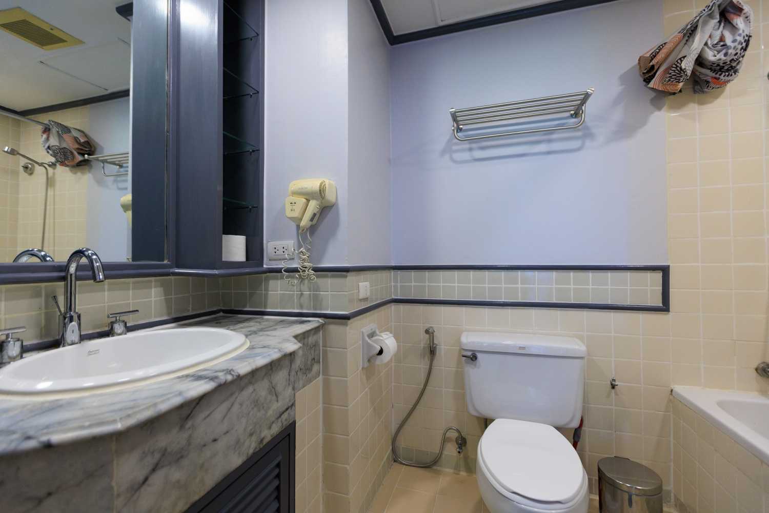 Property image - full photo 10