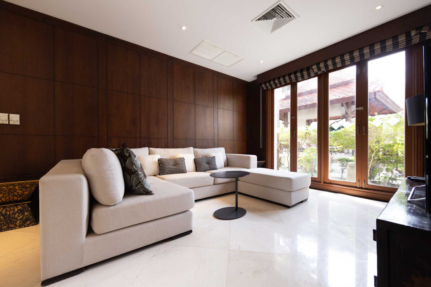 Property image - full photo 3
