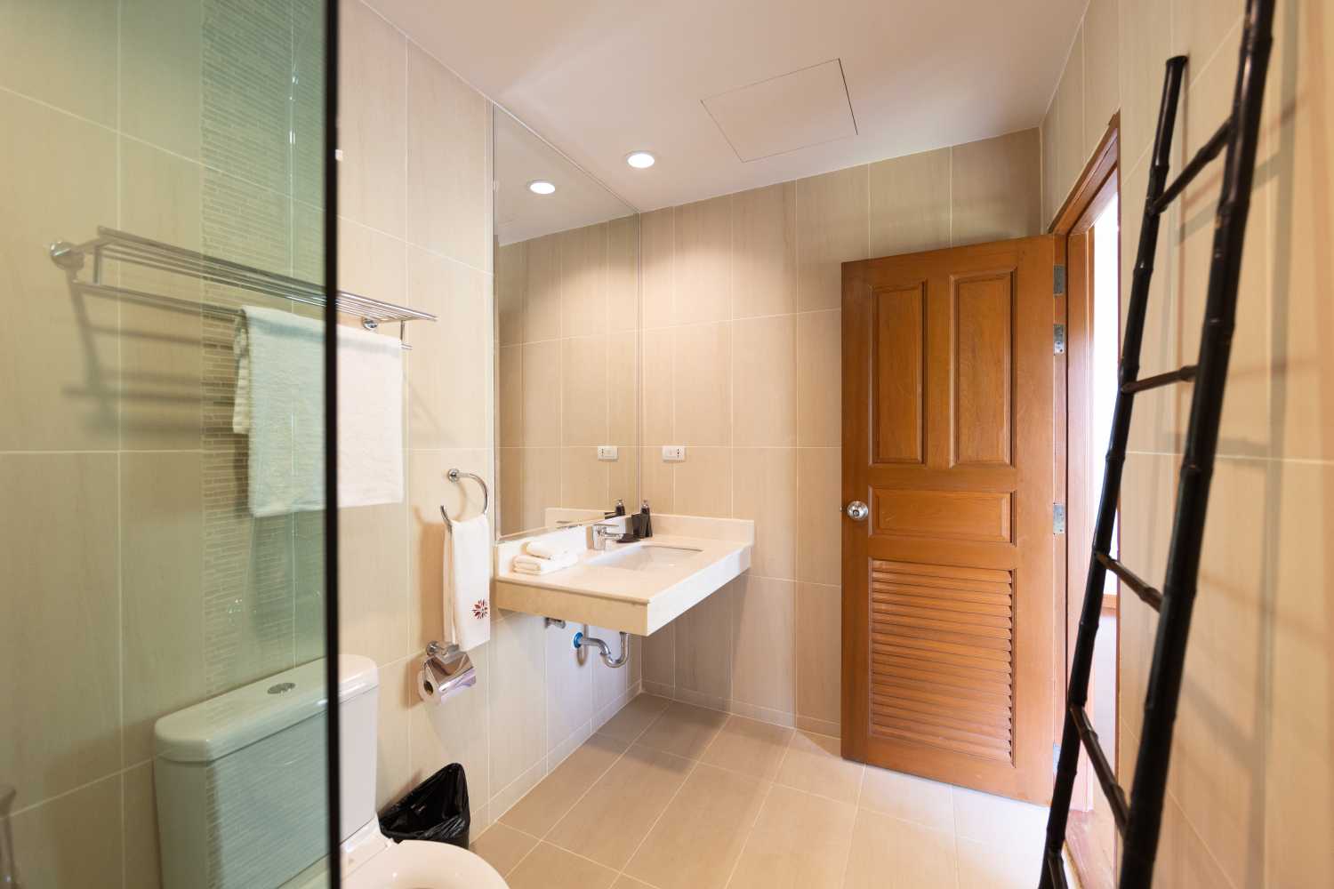 Property image - full photo 16