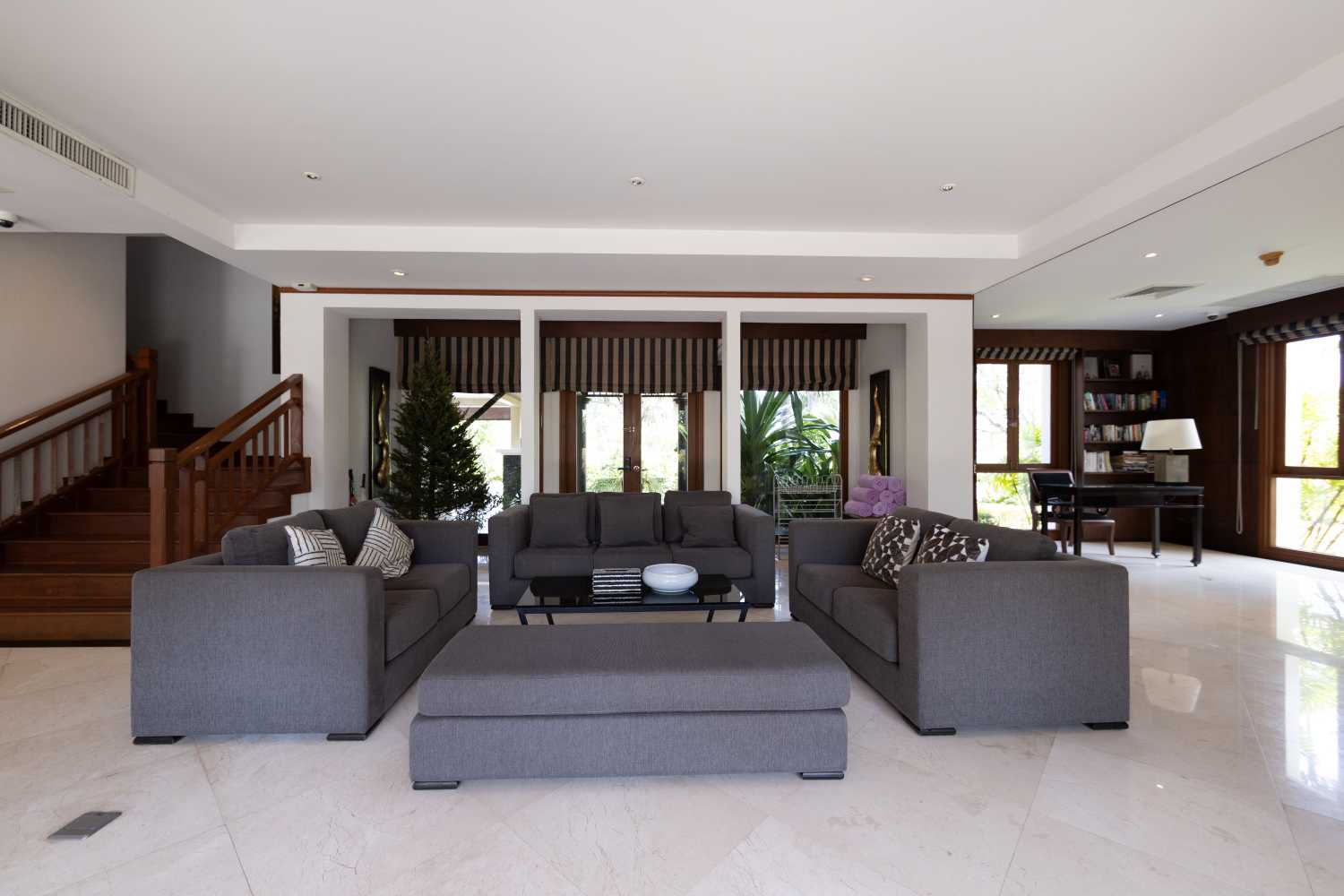 Property image - full photo 2