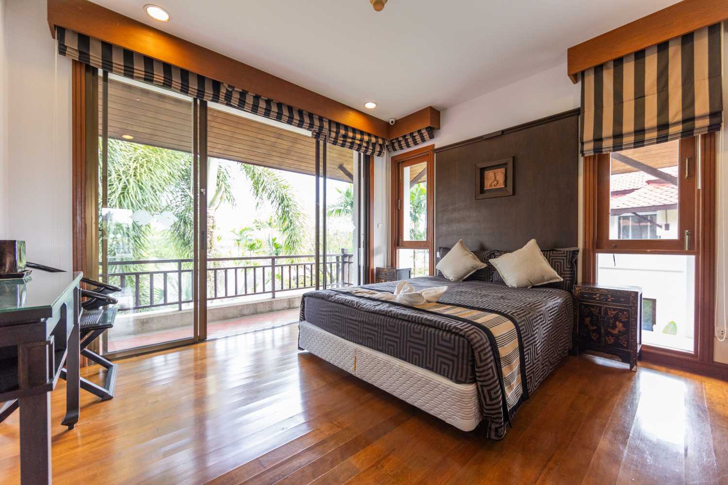 Property image - full photo 12
