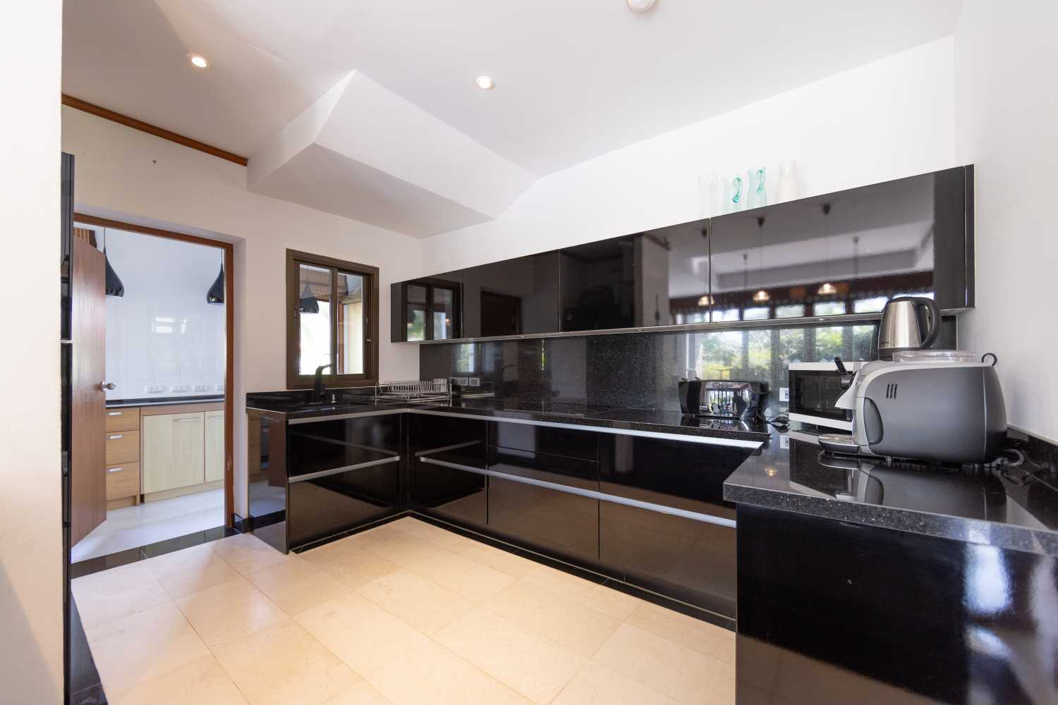 Property image - full photo 4