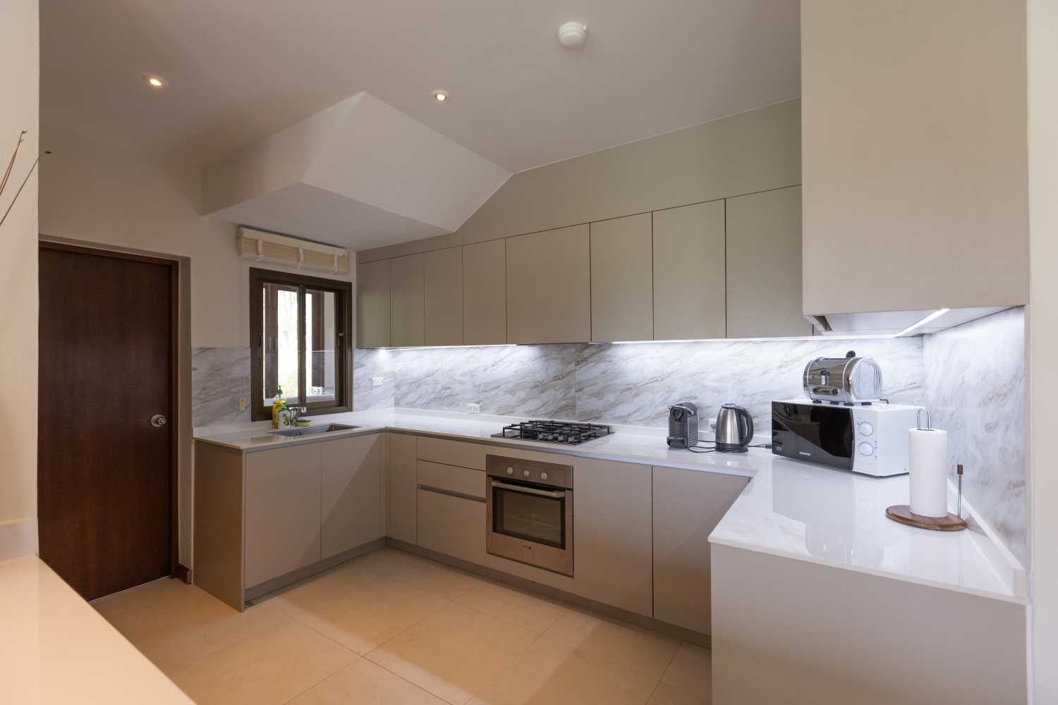 Property image - full photo 3