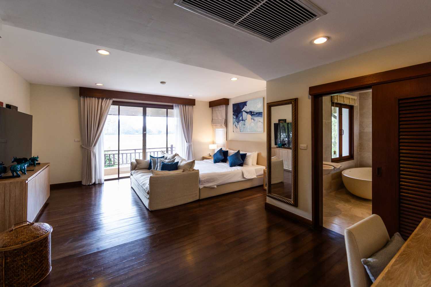 Property image - full photo 25