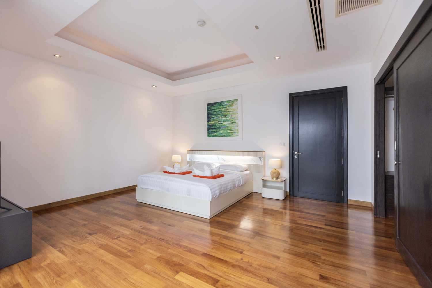 Property image - full photo 12