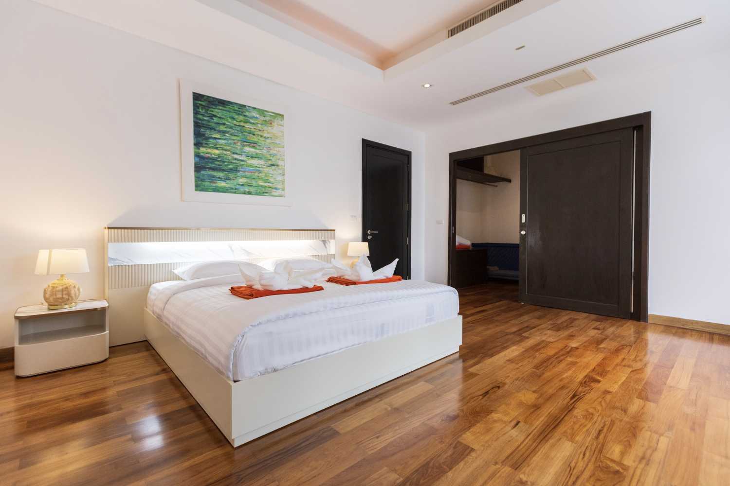 Property image - full photo 14