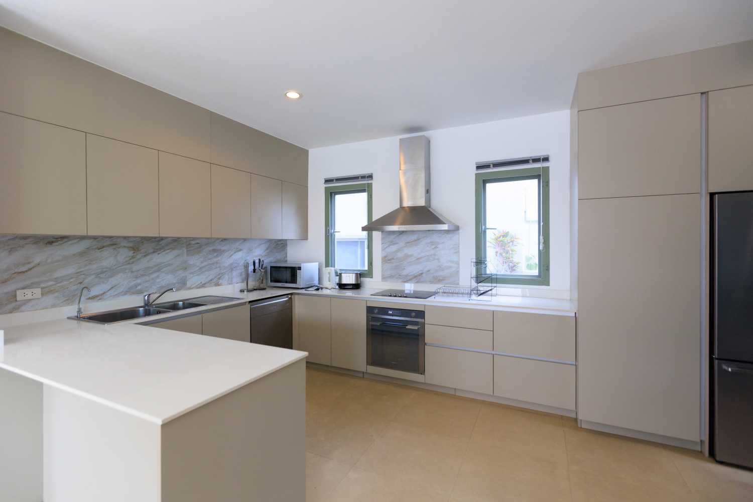 Property image - full photo 3