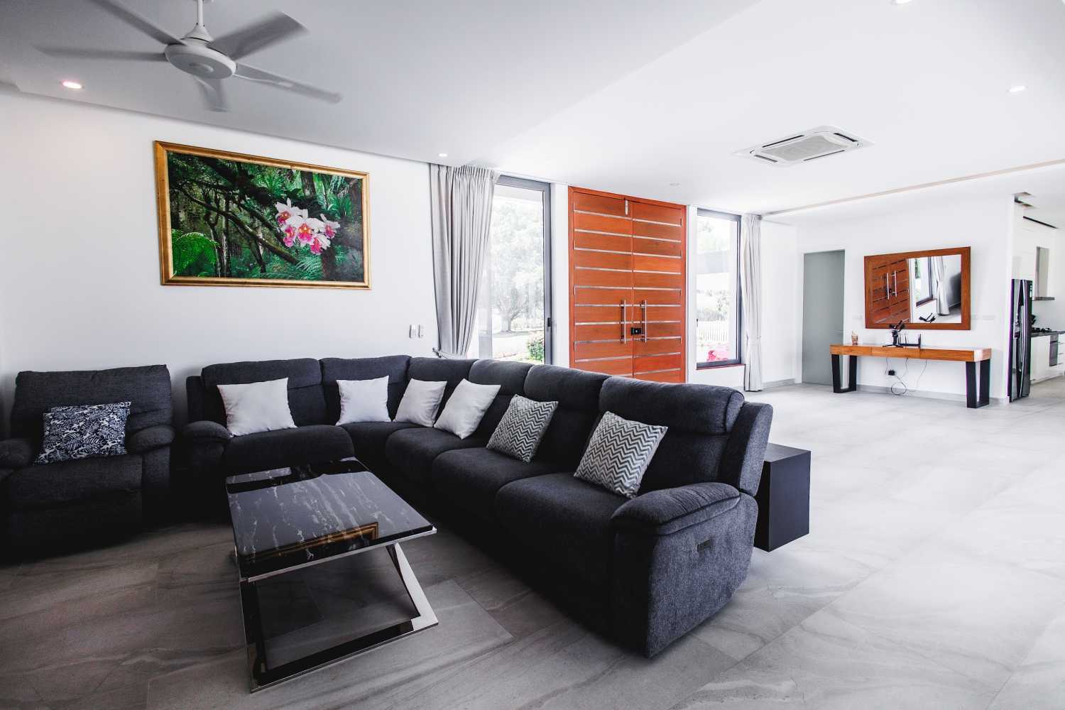 Property image - full photo 3