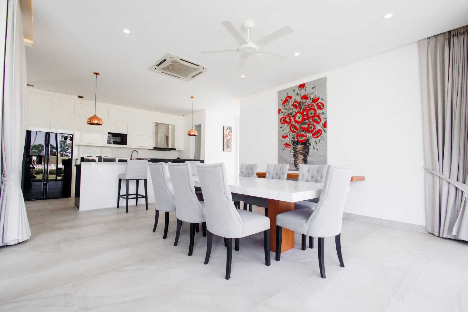 Property image - full photo 2