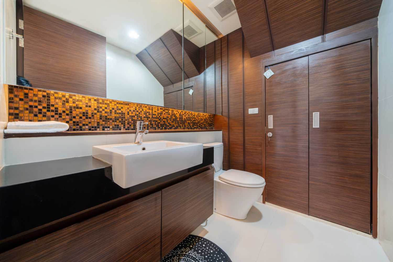 Property image - full photo 15