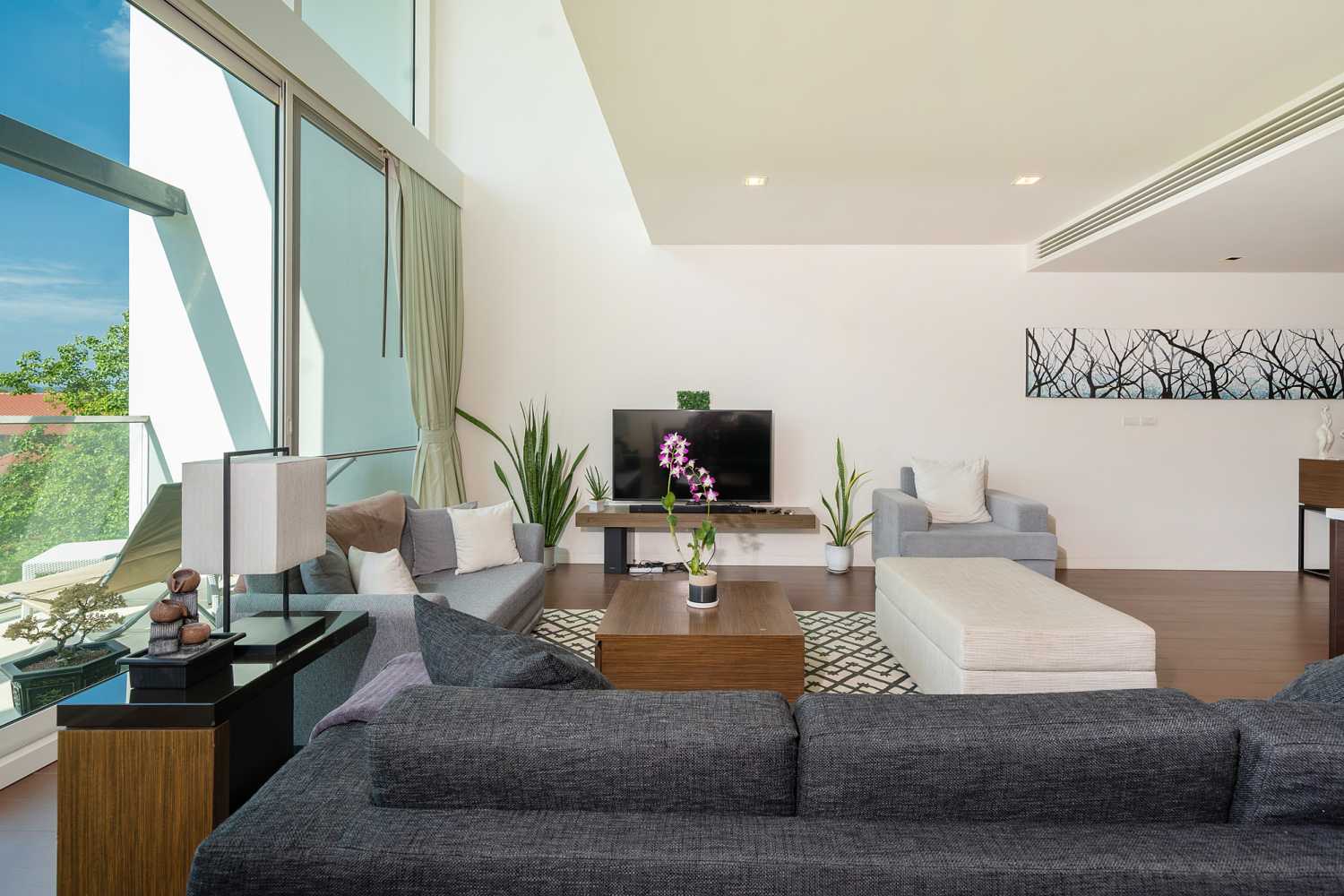 Property image - full photo 2