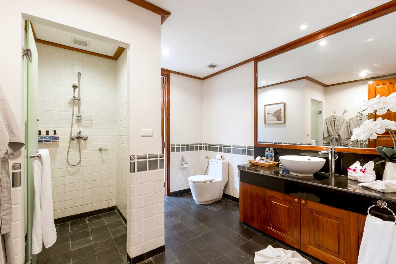 Property image - full photo 14