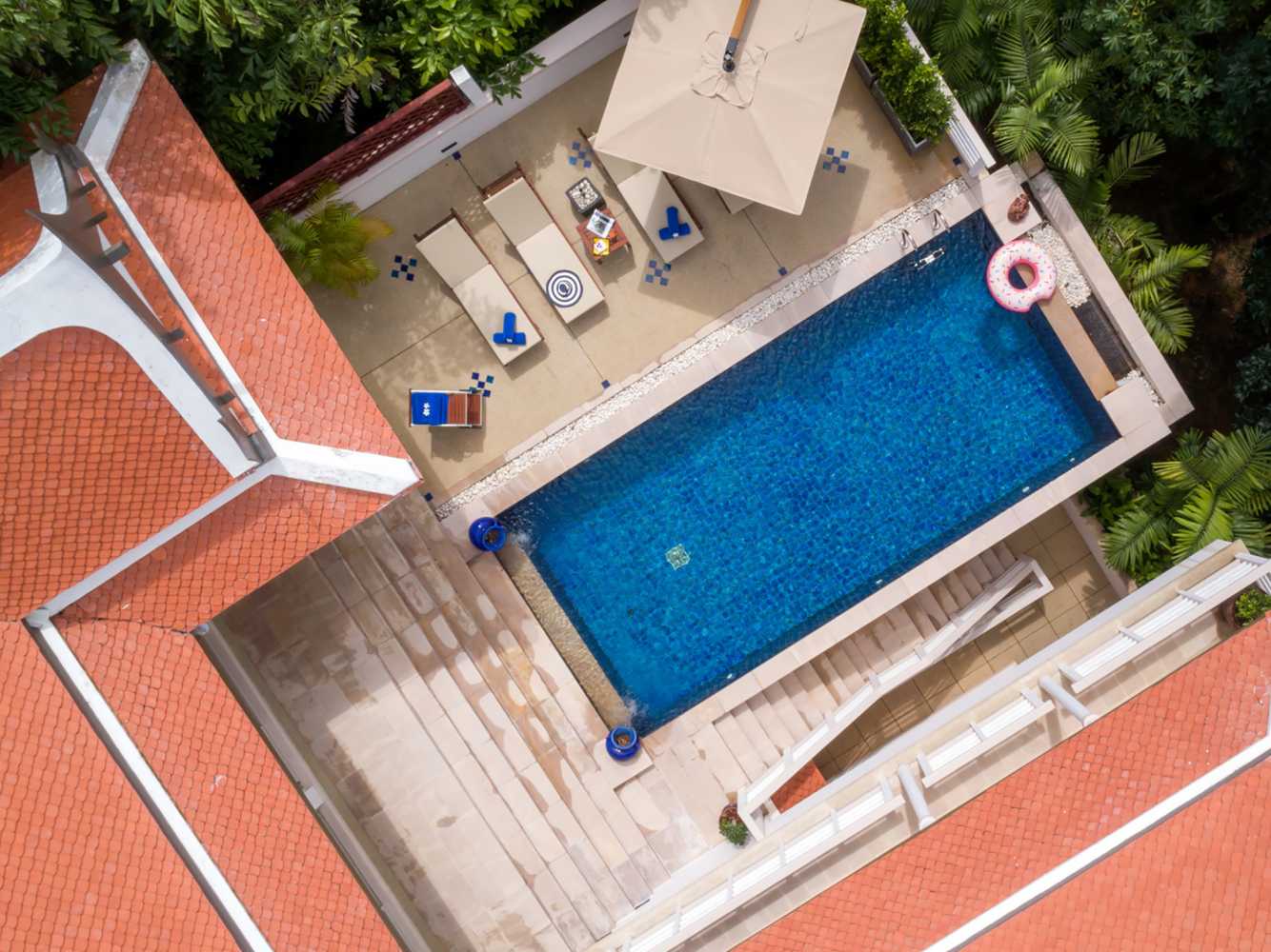 Property image - full photo 2