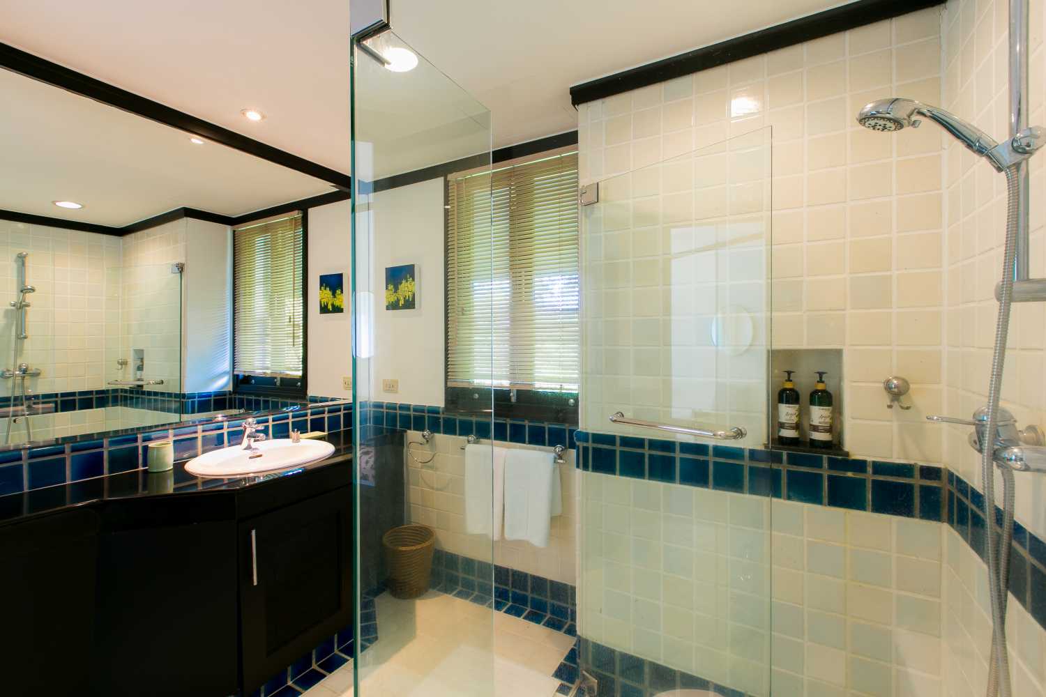 Property image - full photo 8