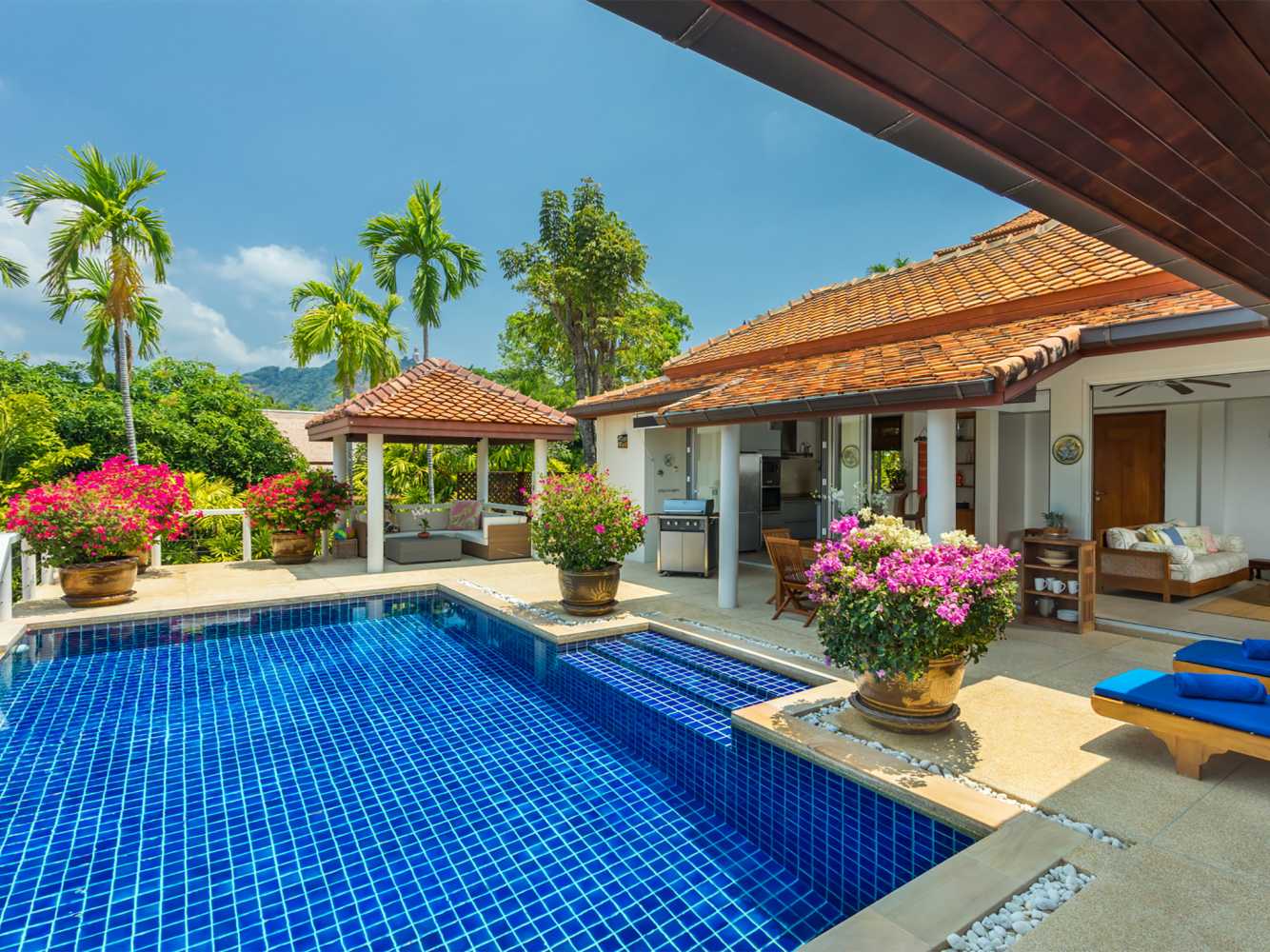 Property image - full photo 2