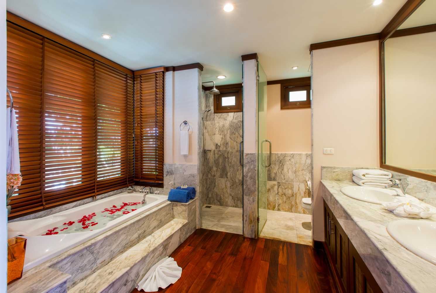 Property image - full photo 12