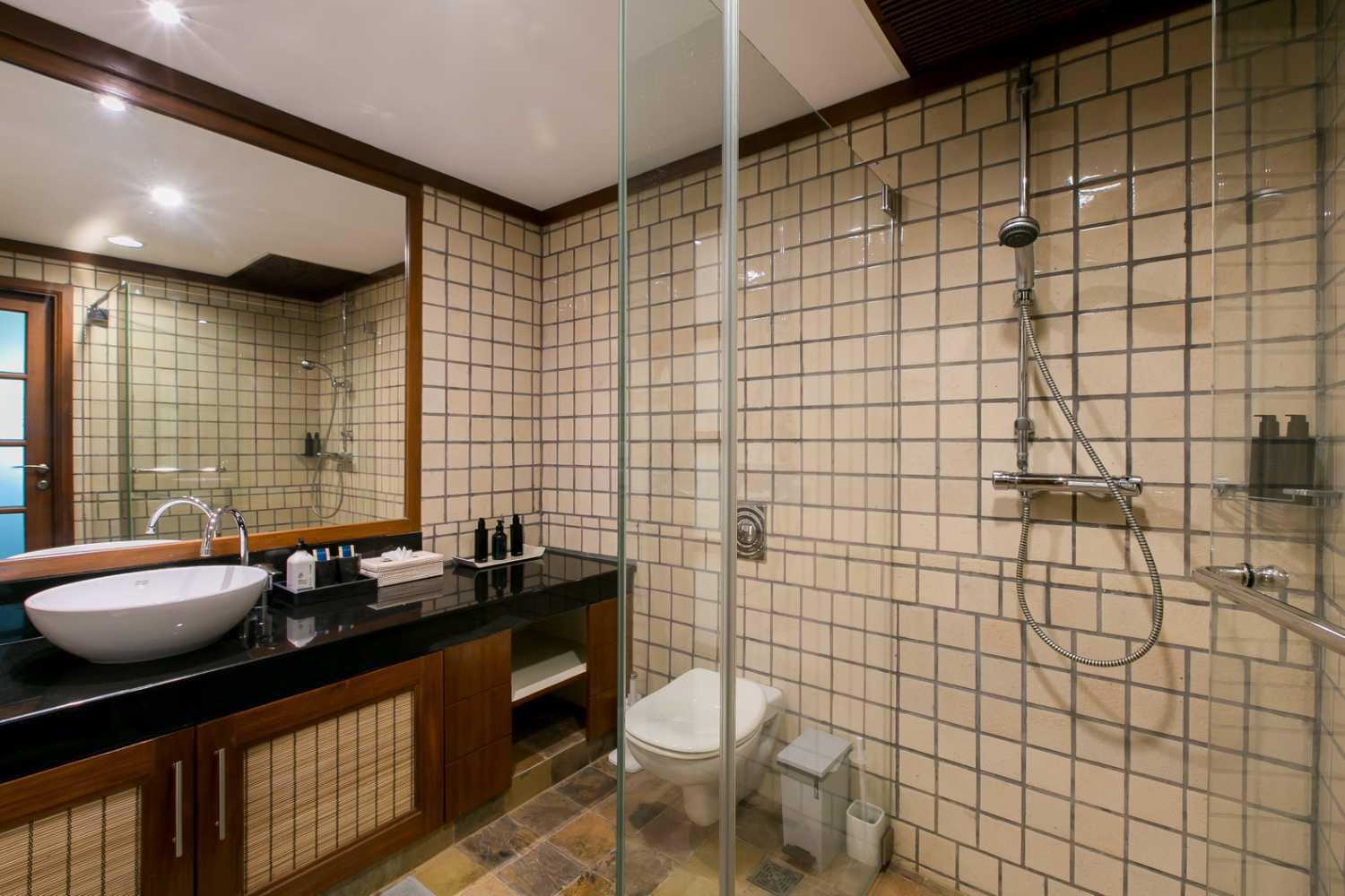 Property image - full photo 15