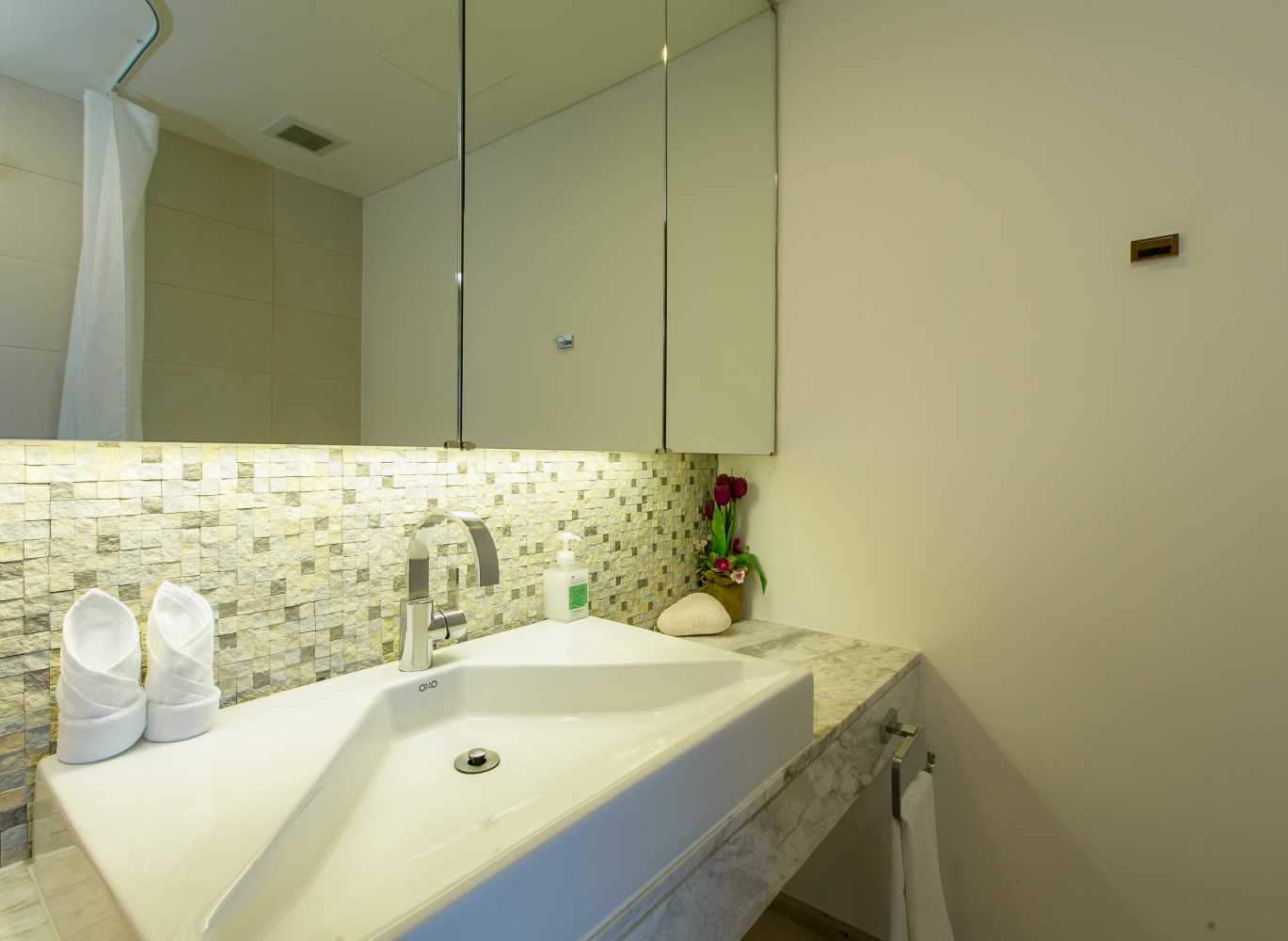 Property image - full photo 14