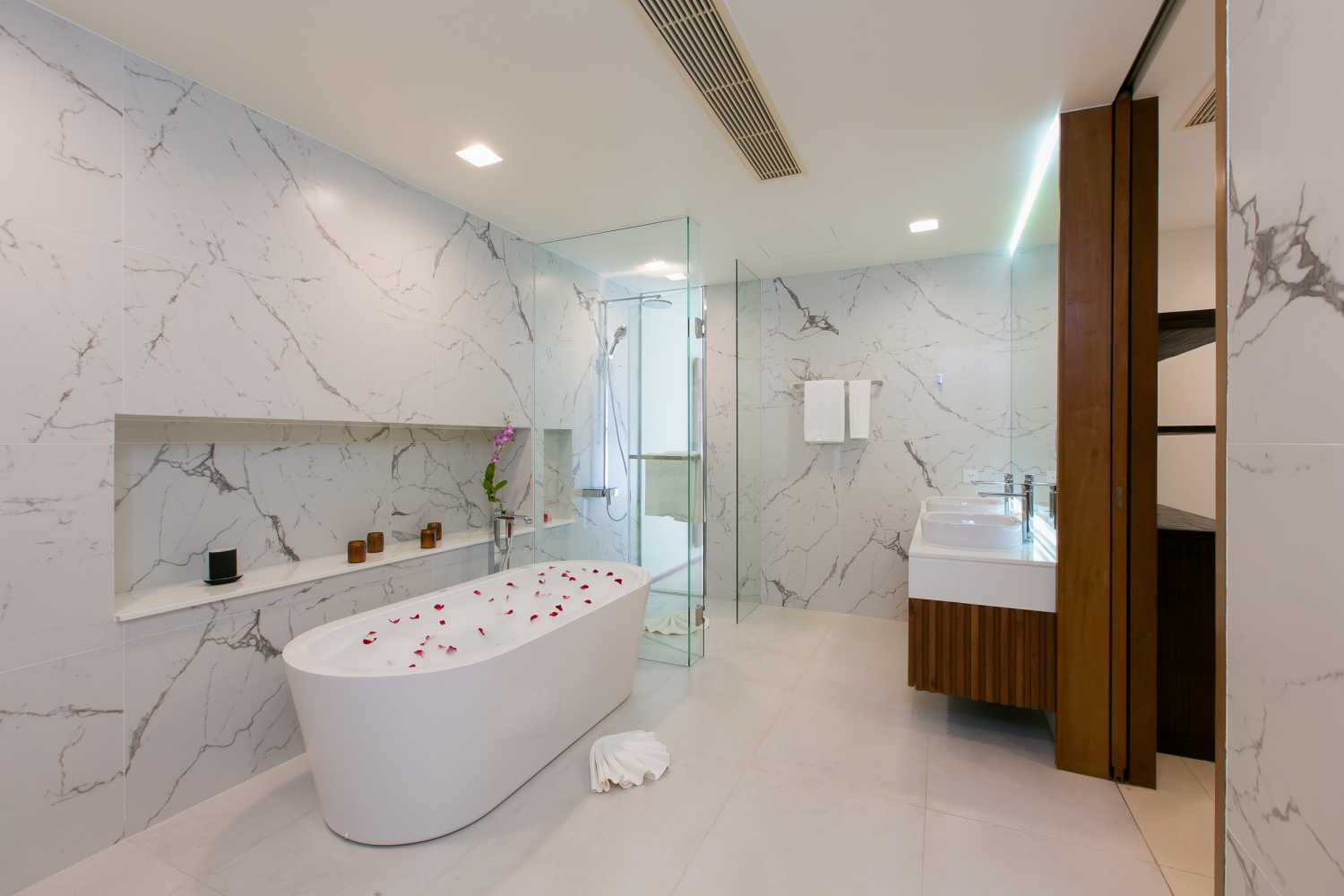 Property image - full photo 10