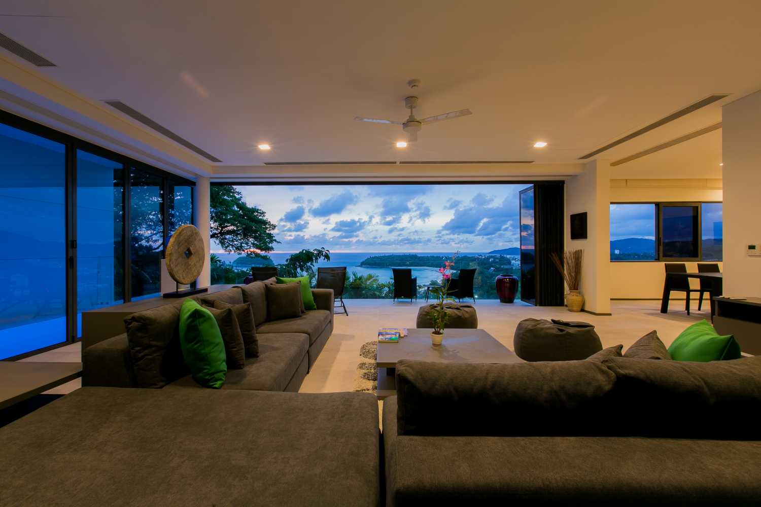 Property image - full photo 2