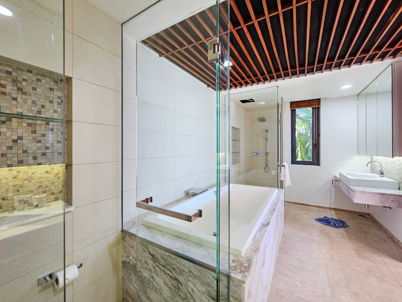 Property image - full photo 12