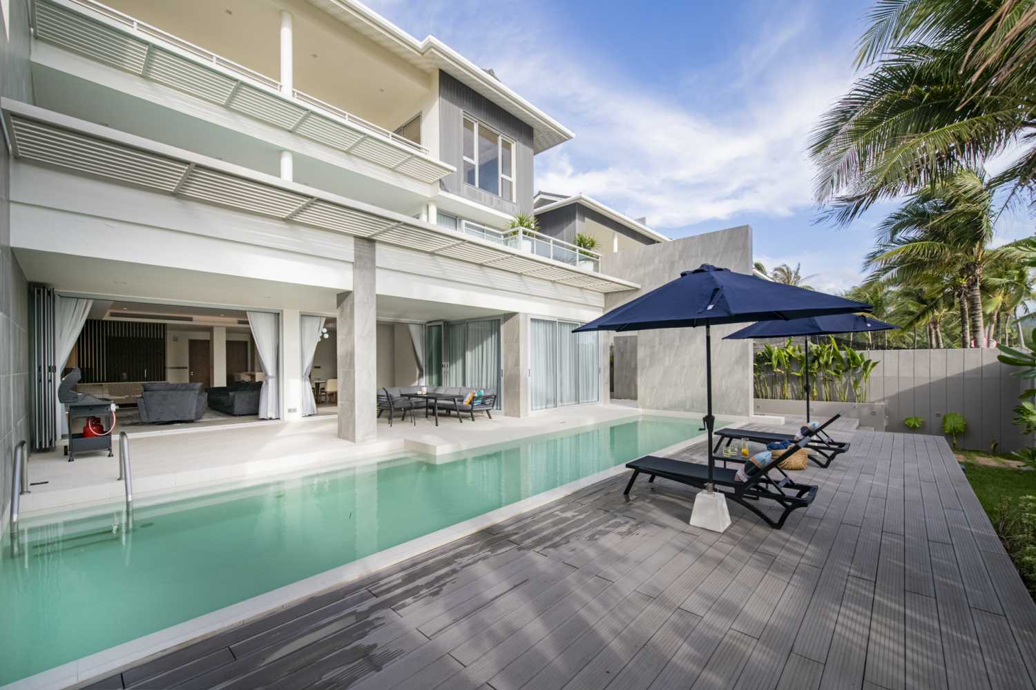 Property image - full photo 2