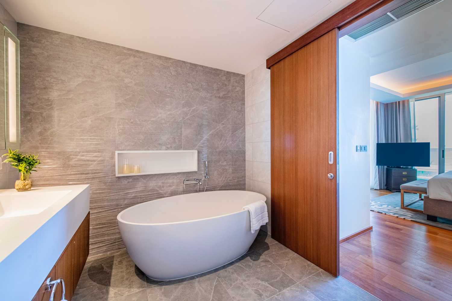 Property image - full photo 11