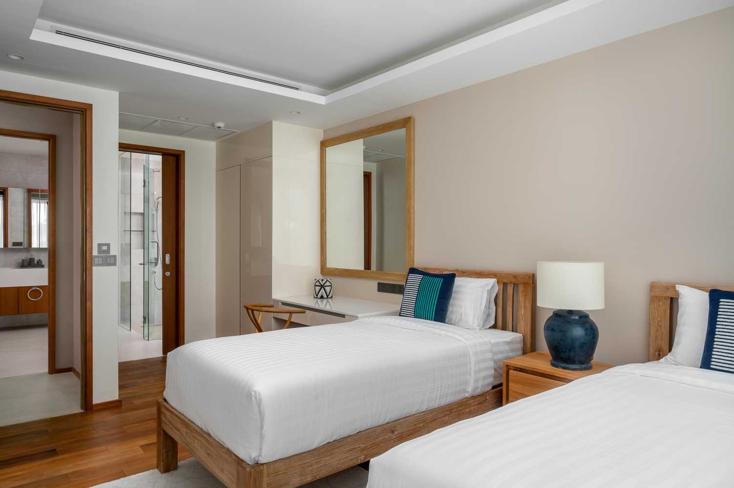 Property image - full photo 11