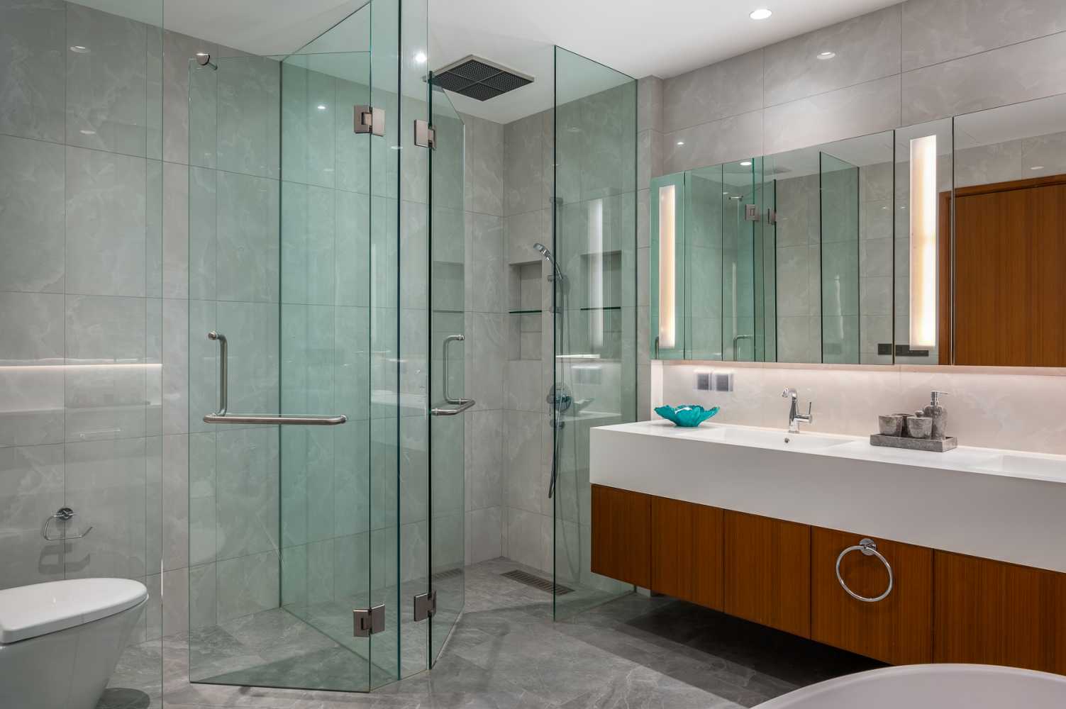 Property image - full photo 13