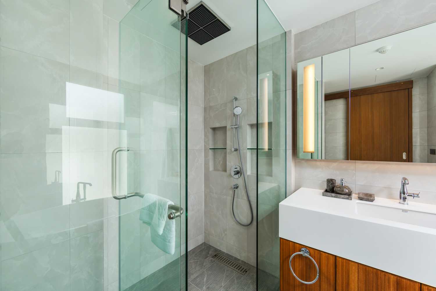 Property image - full photo 11