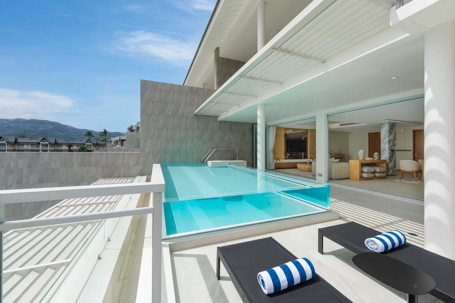 Property image - full photo 2