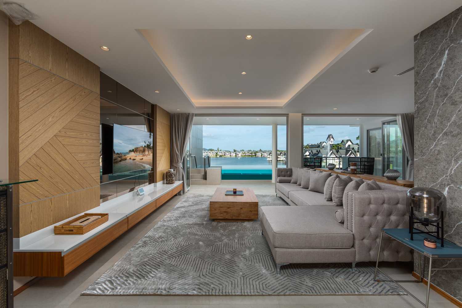 Property image - full photo 3