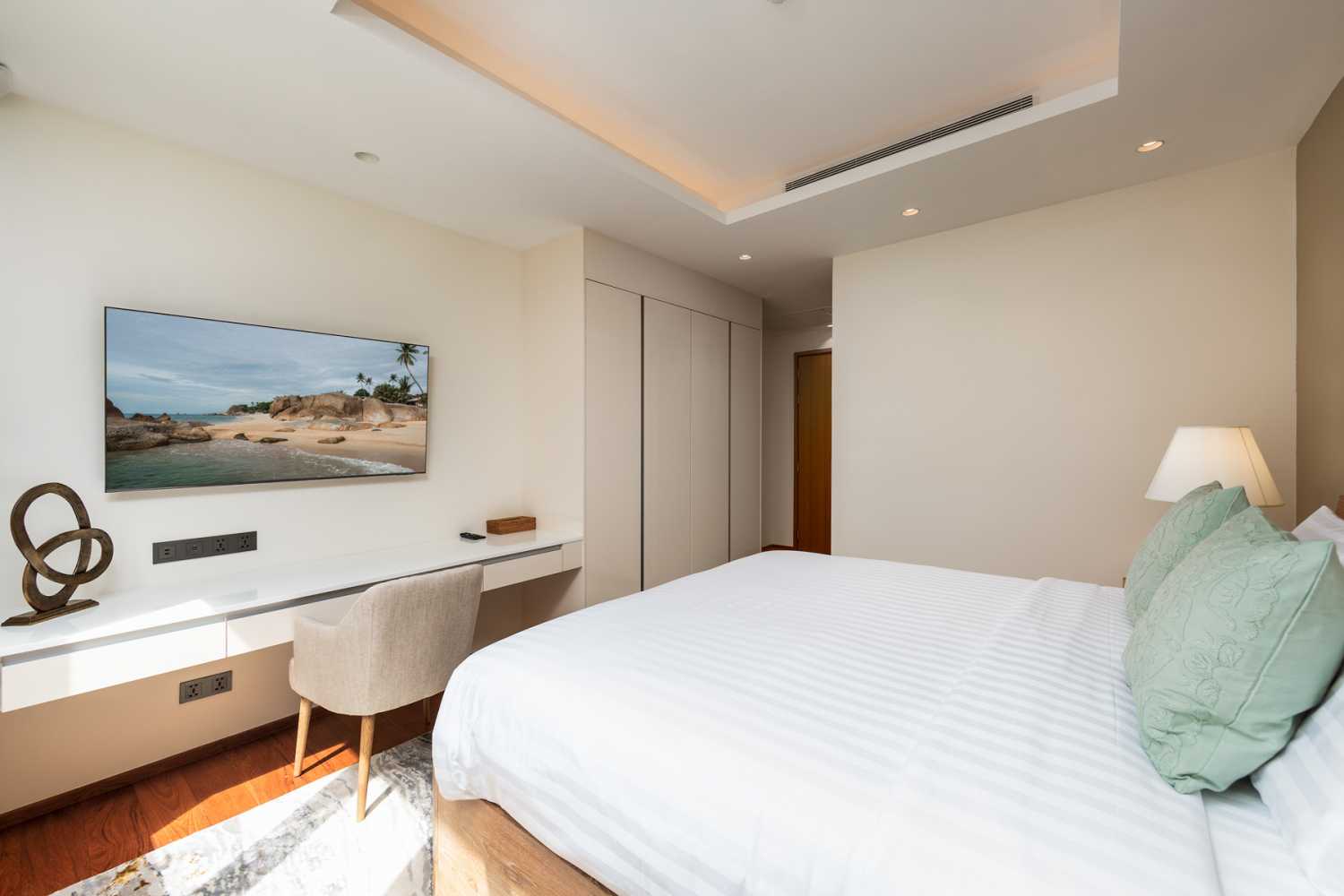 Property image - full photo 13