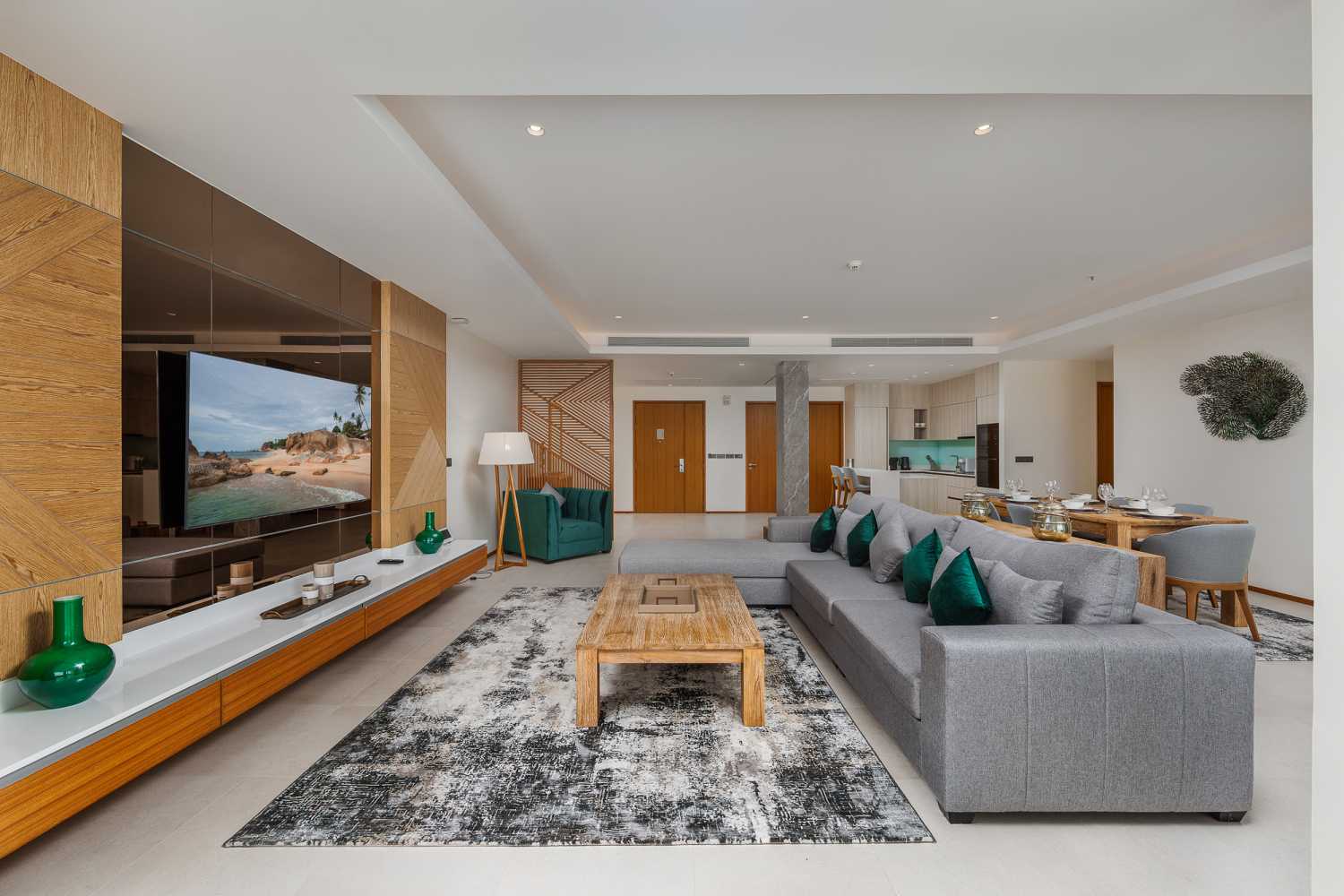 Property image - full photo 2