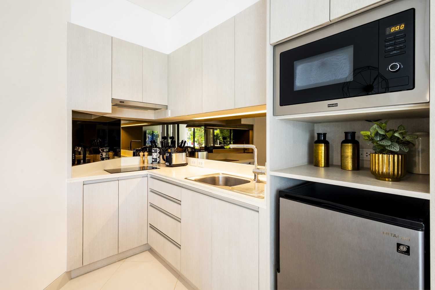 Property image - full photo 4