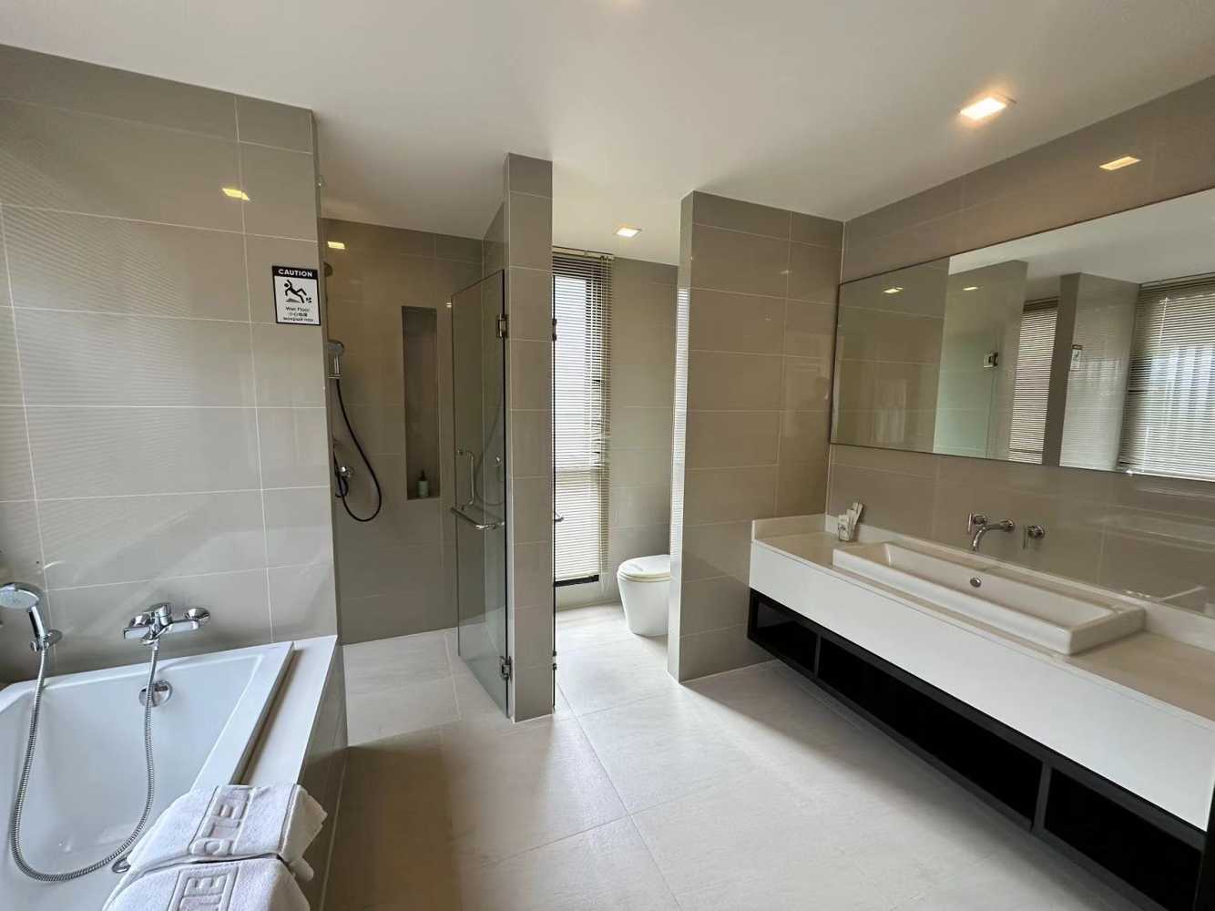 Property image - full photo 10