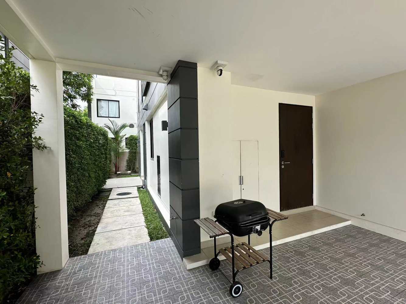 Property image - full photo 3