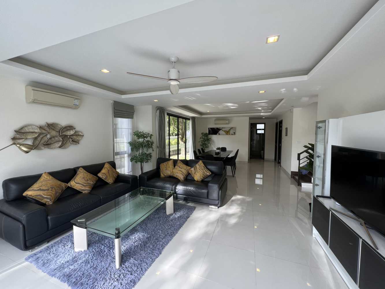 Property image - full photo 2