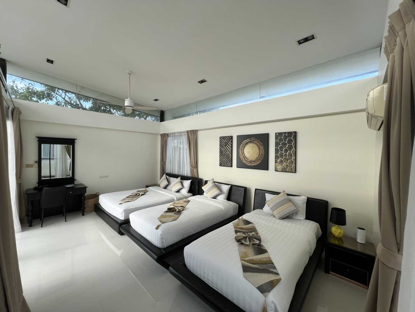 Property image - full photo 3