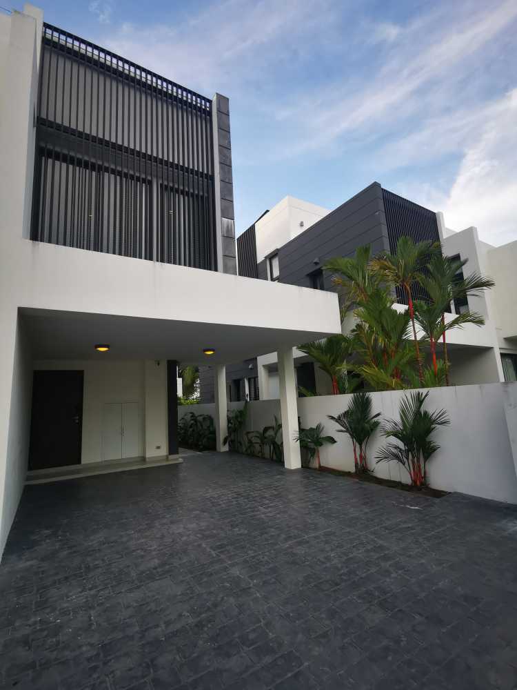 Property image - full photo 2