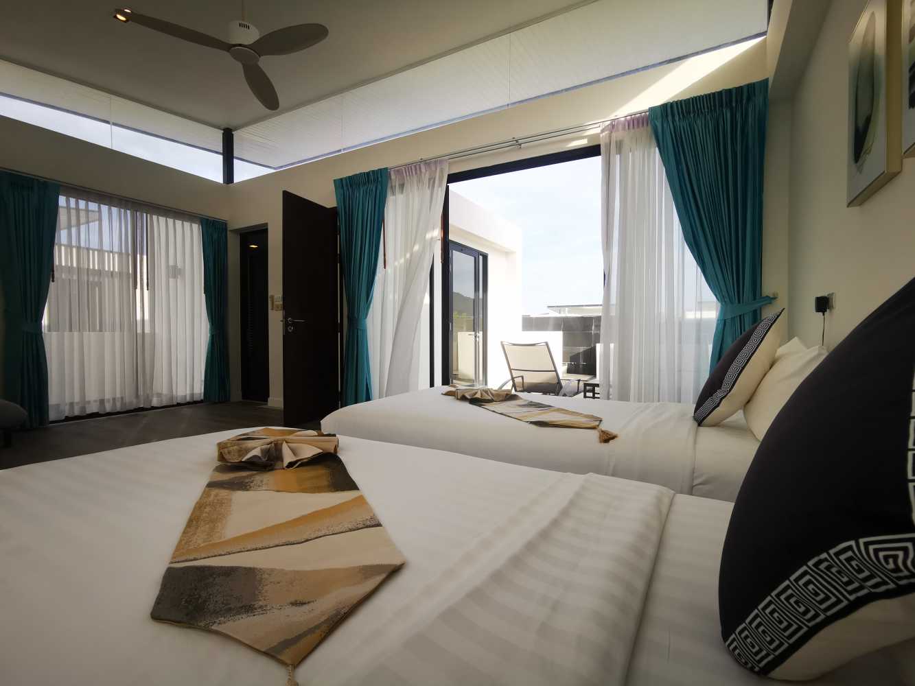 Property image - full photo 10